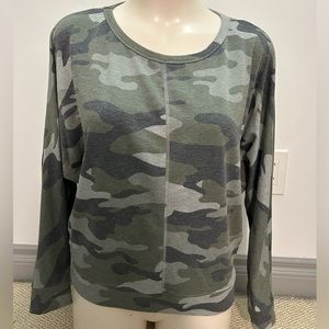 2/$30⚡️- SHIRT | Women’s Cyrus shirt size medium